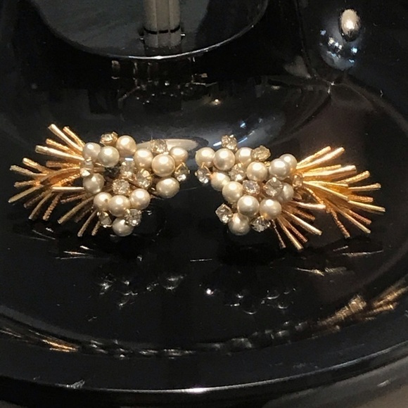 Vintage Clip on Glass Pearl Gold tone earrings - Picture 8 of 8